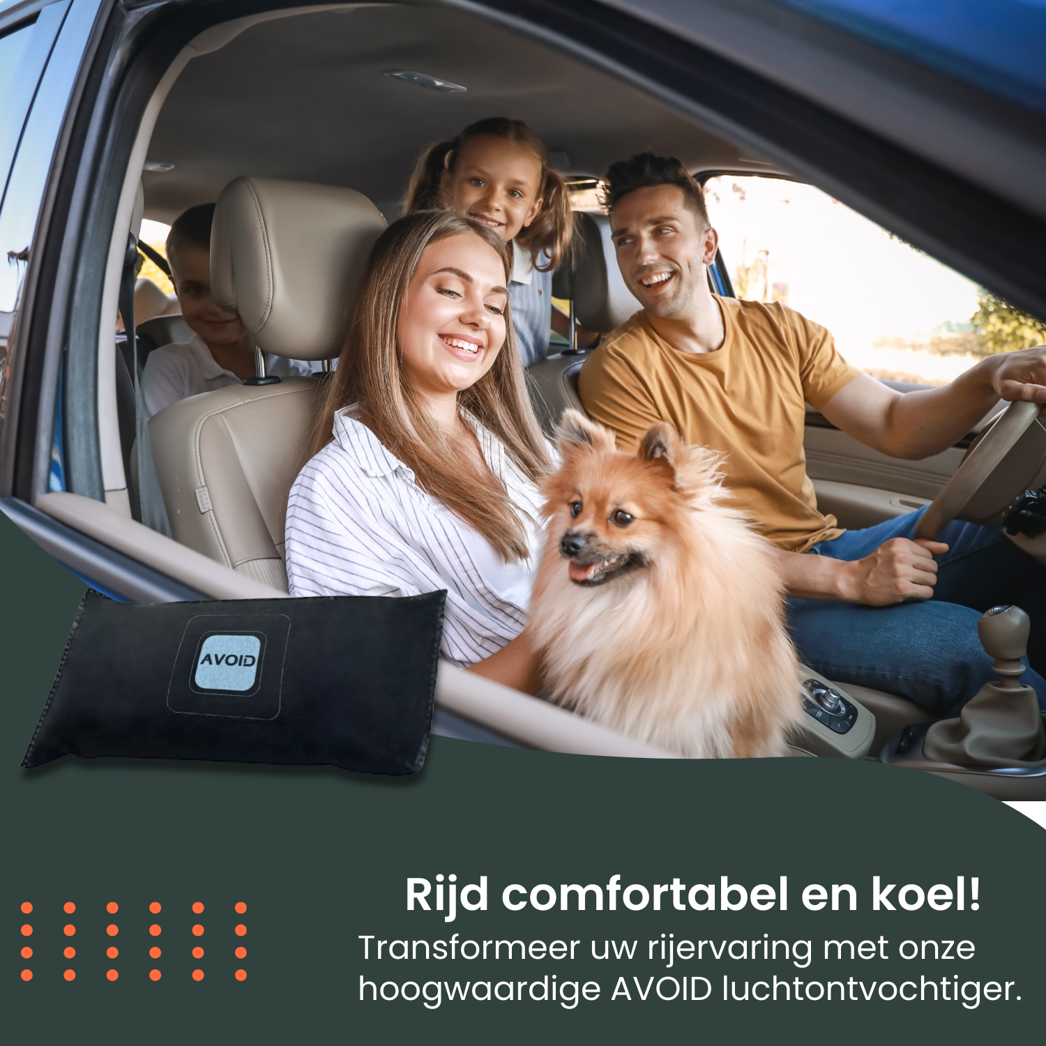 Een luchtontvochtiger van AVOID die weergeven wordt voor een volle auto met een gezin erin